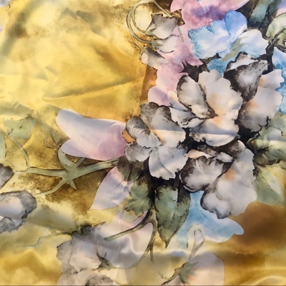 Yellow/gold floral Scarf - Picture 6 of 8